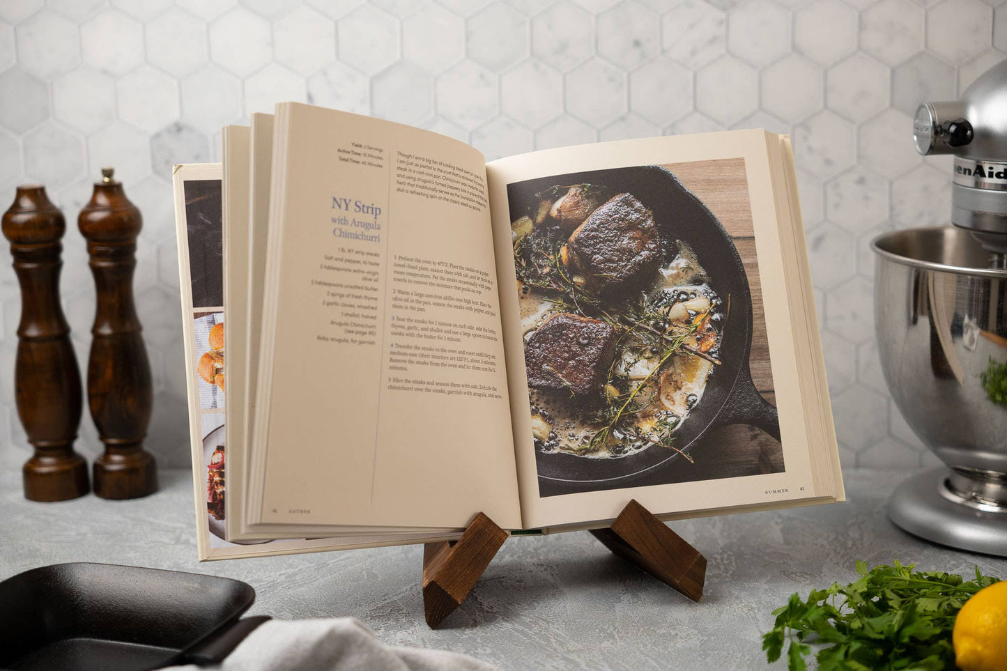 Gather: 100 Seasonal Recipes that Bring People Together (Chris Viaud)