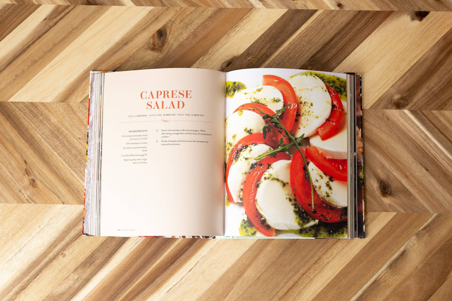 Small Plates: Over 150 Ideas for Bites and Nibbles (Editors of Cider Mill Press)