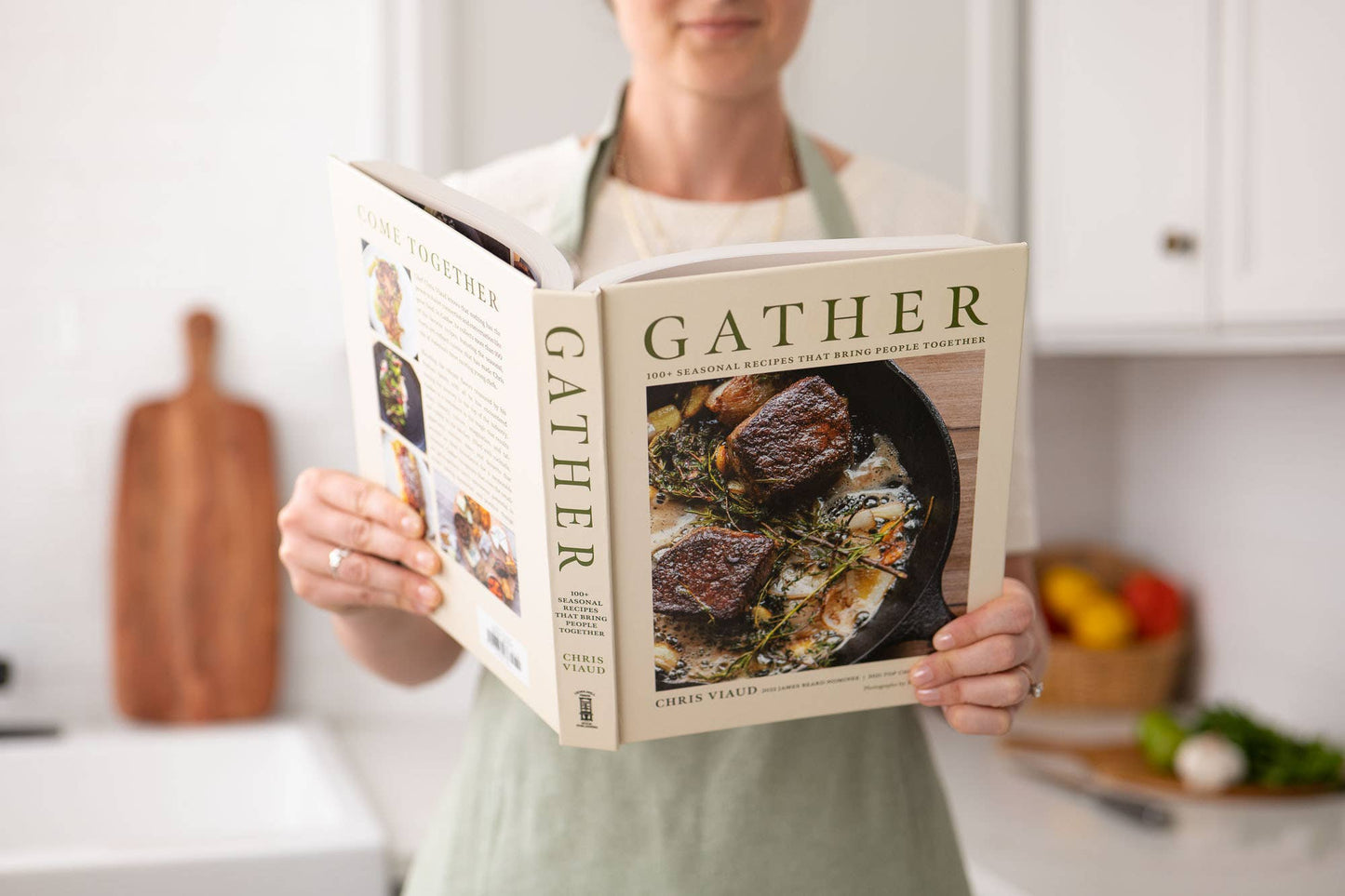 Gather: 100 Seasonal Recipes that Bring People Together (Chris Viaud)