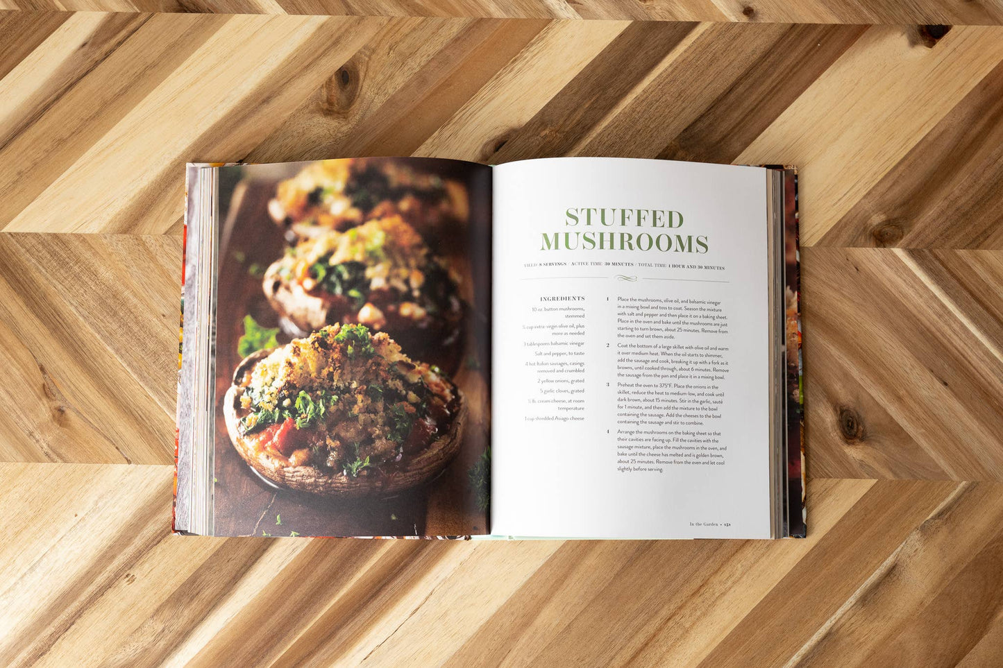 Small Plates: Over 150 Ideas for Bites and Nibbles (Editors of Cider Mill Press)