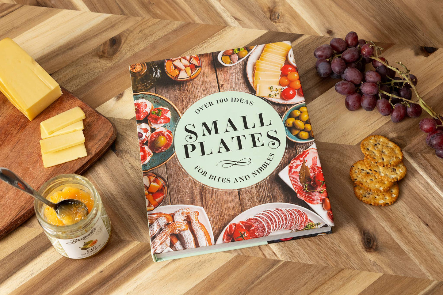 Small Plates: Over 150 Ideas for Bites and Nibbles (Editors of Cider Mill Press)